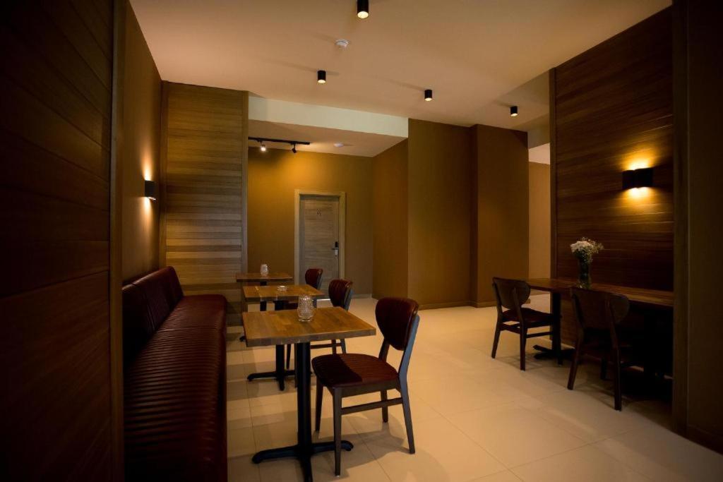 Sky Hotel شكودر المظهر الخارجي الصورة
